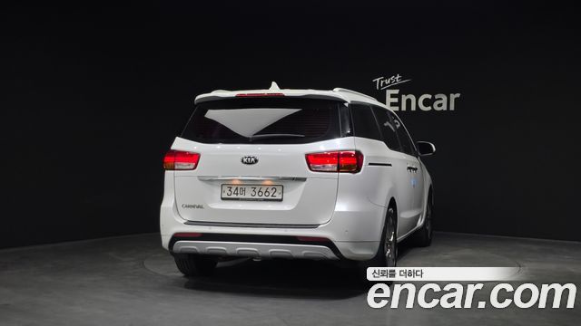 Kia Canival 2015 — photo 4