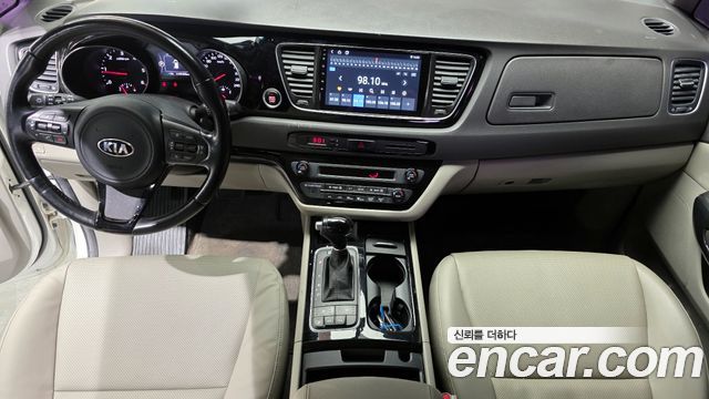 Kia Canival 2015 — photo 7