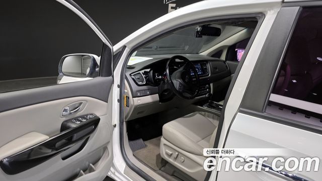 Kia Canival 2015 — photo 10