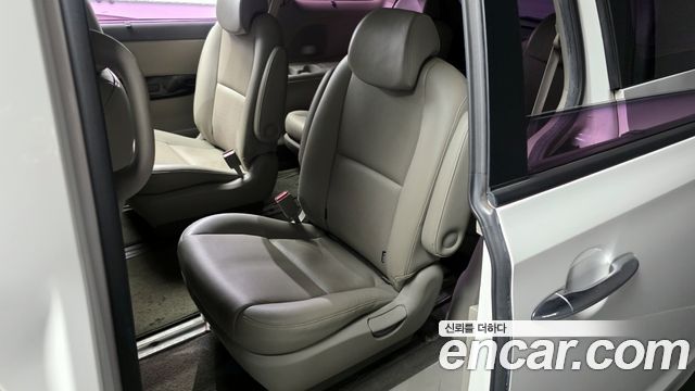 Kia Canival 2015 — photo 11