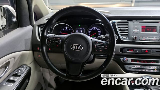 Kia Canival 2015 — photo 13