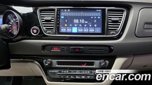 Kia Canival 2015 — photo 18