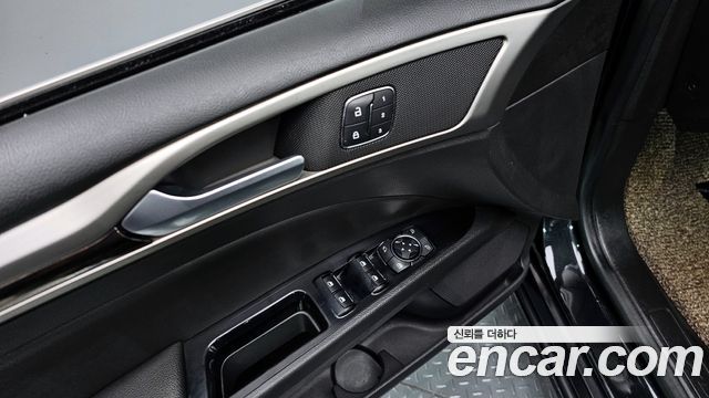 Ford Fusion 2013 — photo 17