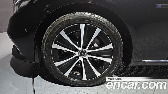 Mercedes-Benz E-Class 2019 — photo 5