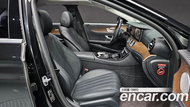 Mercedes-Benz E-Class 2019 — photo 10