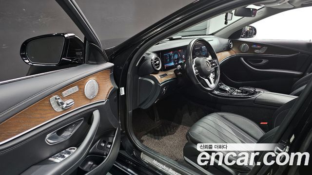 Mercedes-Benz E-Class 2019 — photo 11