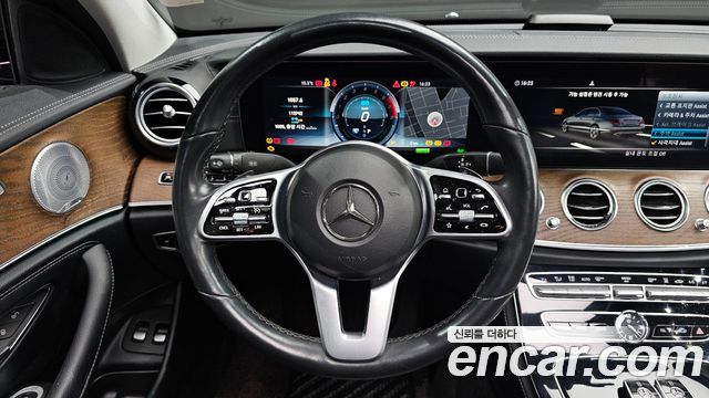 Mercedes-Benz E-Class 2019 — photo 13