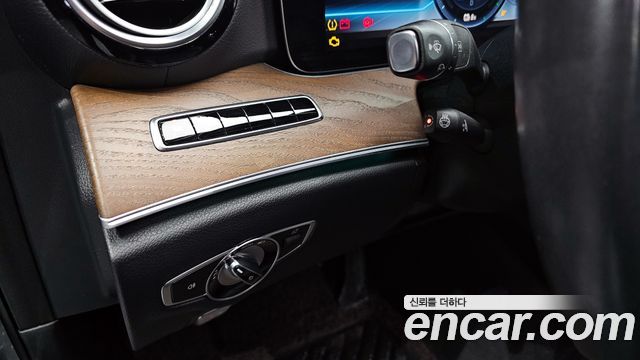 Mercedes-Benz E-Class 2019 — photo 14