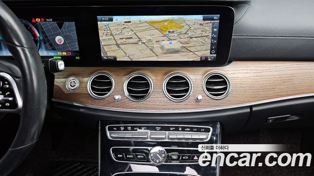 Mercedes-Benz E-Class 2019 — photo 15