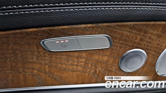 Mercedes-Benz E-Class 2019 — photo 19