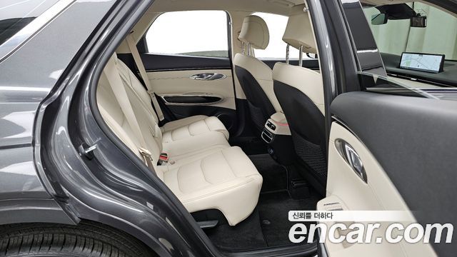 Genesis GV70 2022 — photo 12
