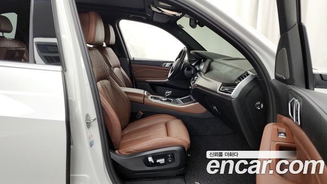 BMW X5 2022 — photo 11