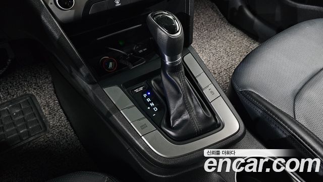 Hyundai AVANTE 2016 — photo 9