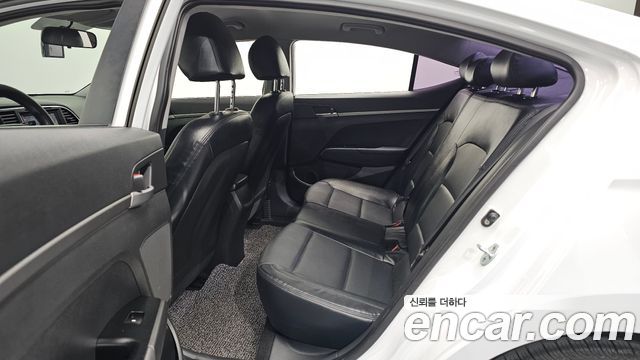 Hyundai AVANTE 2016 — photo 11