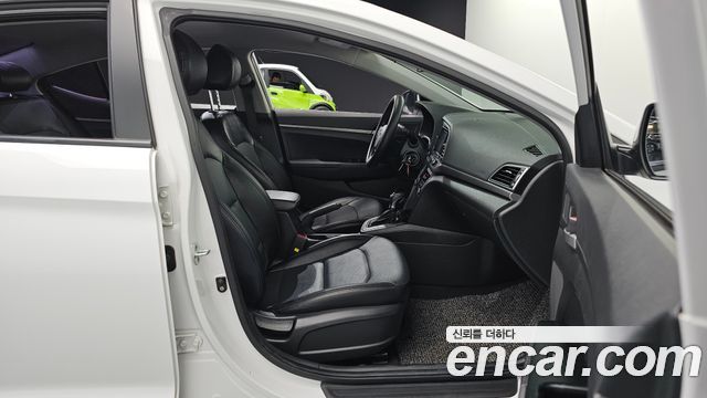 Hyundai AVANTE 2016 — photo 12