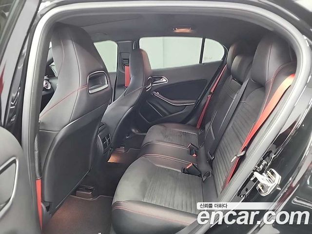 Mercedes-Benz GLA-Class 2018 — photo 12