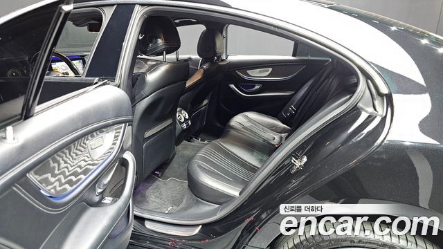 Mercedes-Benz CLS-Class 2020 — photo 12
