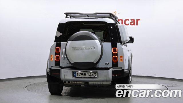 Land Rover Defender 2022 — photo 4
