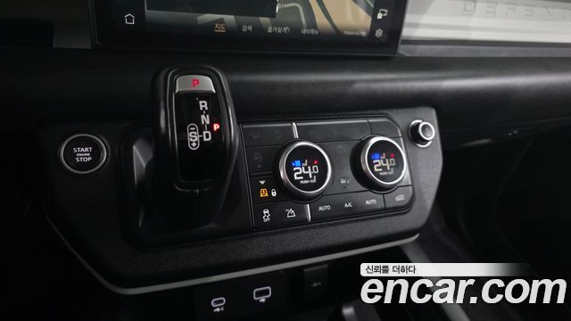 Land Rover Defender 2022 — photo 9