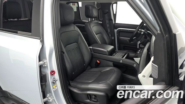 Land Rover Defender 2022 — photo 10