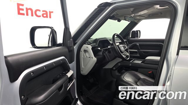 Land Rover Defender 2022 — photo 11