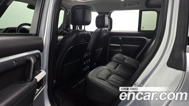 Land Rover Defender 2022 — photo 12