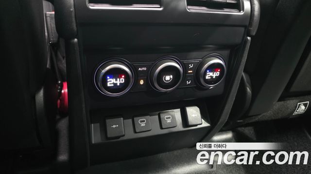 Land Rover Defender 2022 — photo 16