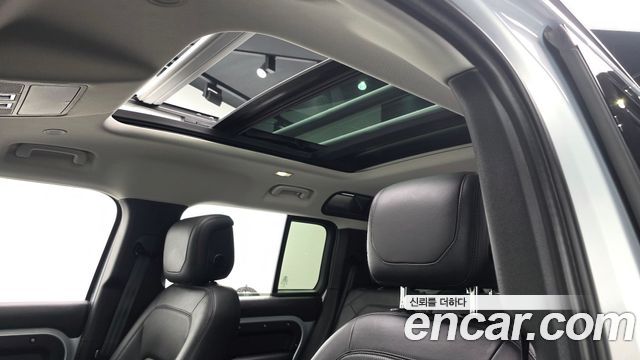 Land Rover Defender 2022 — photo 17