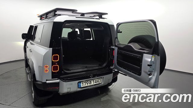 Land Rover Defender 2022 — photo 20