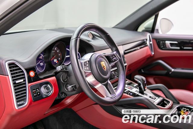 Porsche Cayenne 2020 — photo 11