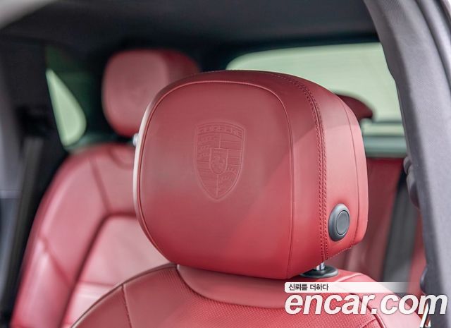 Porsche Cayenne 2020 — photo 16