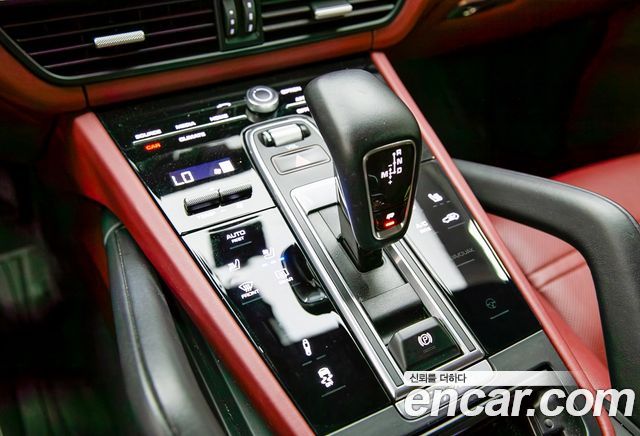 Porsche Cayenne 2020 — photo 19