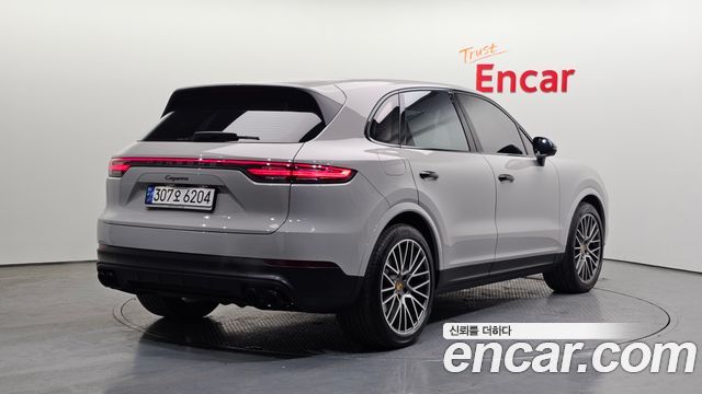 Porsche Cayenne 2023 — photo 2