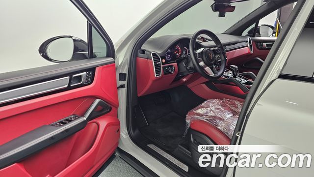 Porsche Cayenne 2023 — photo 10
