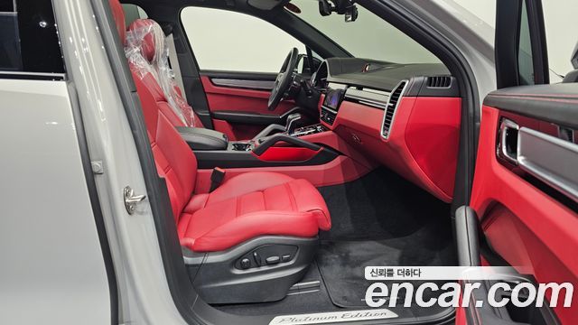 Porsche Cayenne 2023 — photo 11