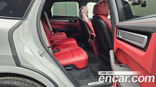 Porsche Cayenne 2023 — photo 12