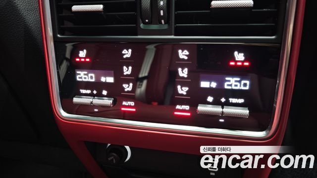 Porsche Cayenne 2023 — photo 17