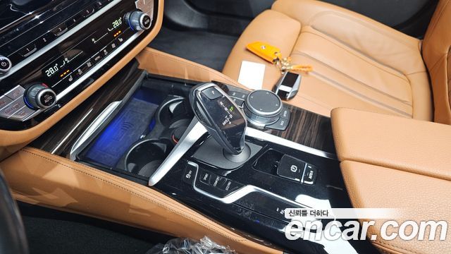 BMW 5-Series 2021 — photo 9