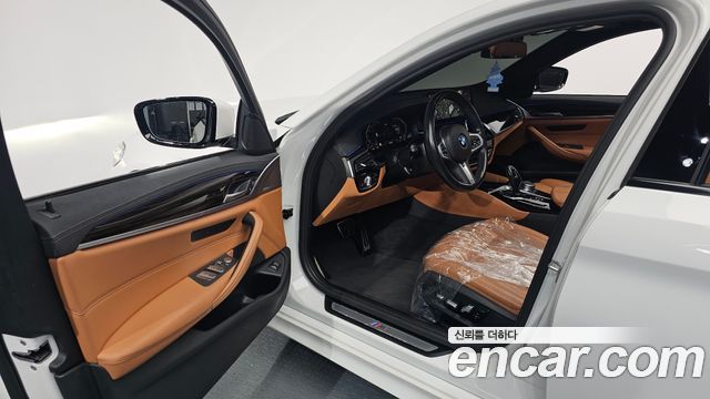 BMW 5-Series 2021 — photo 10