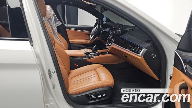 BMW 5-Series 2021 — photo 11