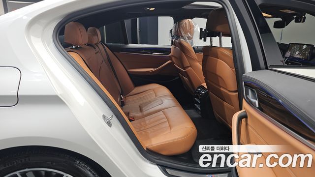 BMW 5-Series 2021 — photo 12