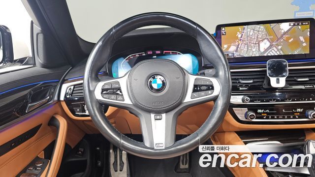 BMW 5-Series 2021 — photo 13