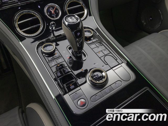 Bentley Continental 2025 — photo 15