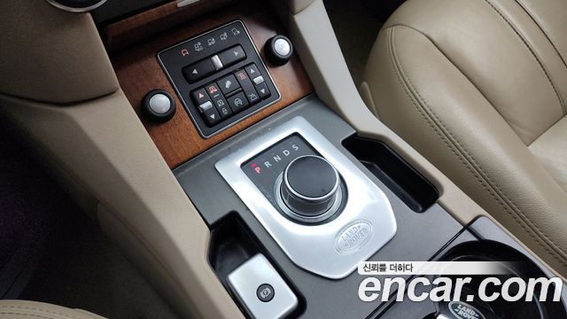 Land Rover Discovery 2016 — photo 9