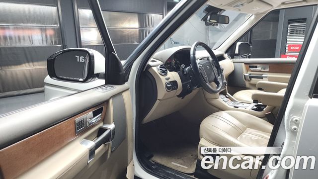 Land Rover Discovery 2016 — photo 10