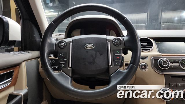 Land Rover Discovery 2016 — photo 13