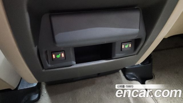 Land Rover Discovery 2016 — photo 19