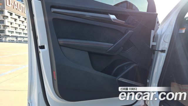 Audi SQ5 2022 — photo 12