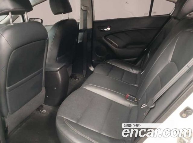 Kia K3 2013 — photo 8
