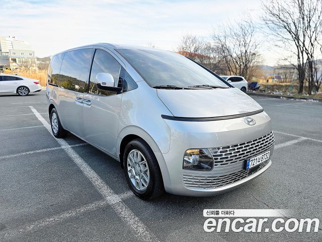 Hyundai Staria 2023 — photo 2